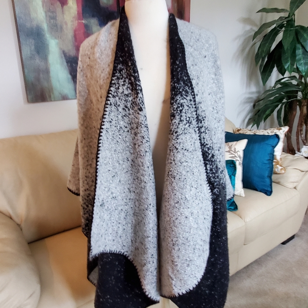 Hombre Poncho Wrap